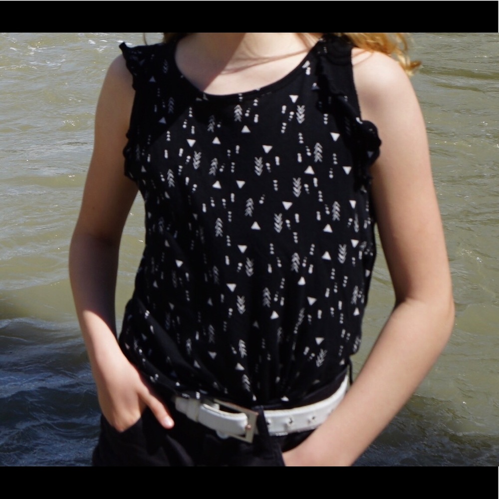 Billabong ~ Tee With Ruffle Sleeves ~ Girls Size Large